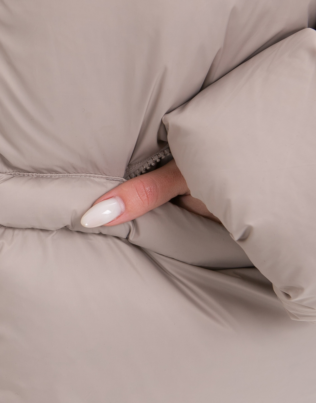 Куртка-пуховик женская Куртка-пуховик женская Axel Arigato SA3135002-7